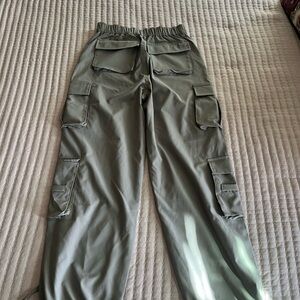 Gray Cargo Pants – Size L